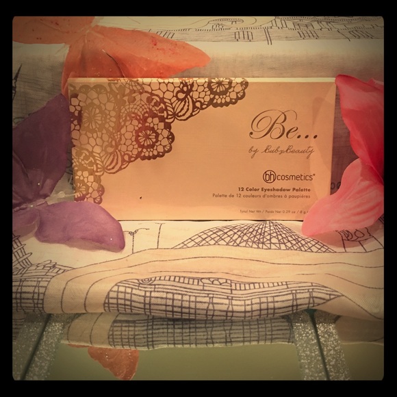 Be... by BubzBeauty Eyeshadow Palette Brand New
